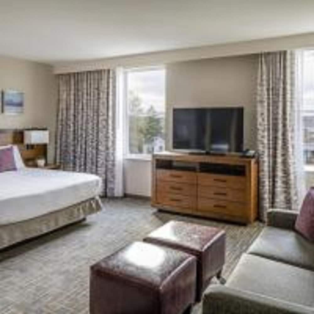 Hotel Madison & Shenandoah Conference Ctr 24/46
