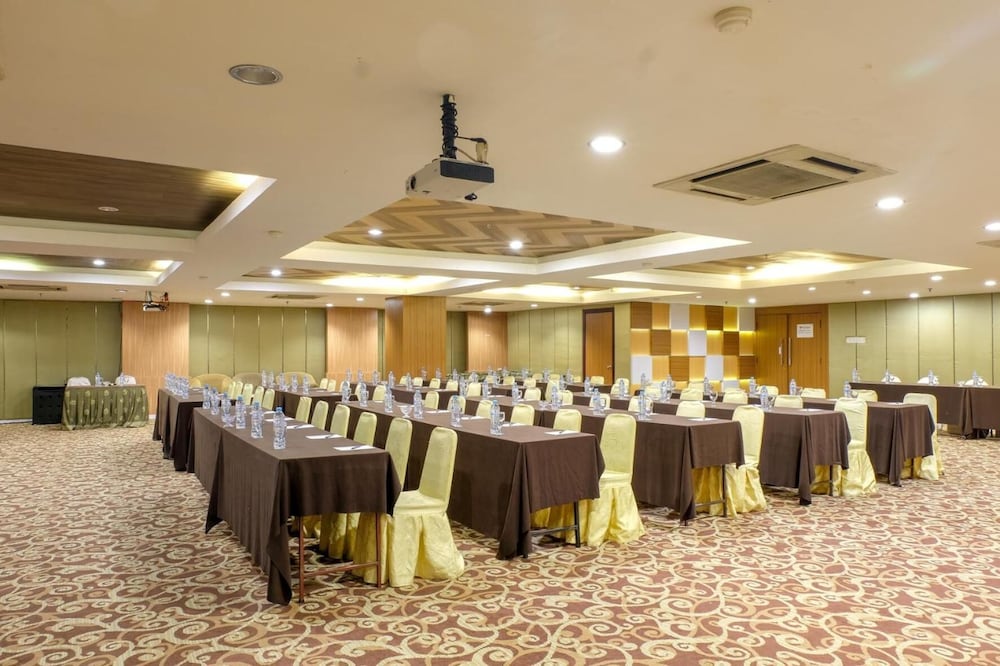 Almadera Hotel D H Quality Plaza Hotel Makassar 50/52