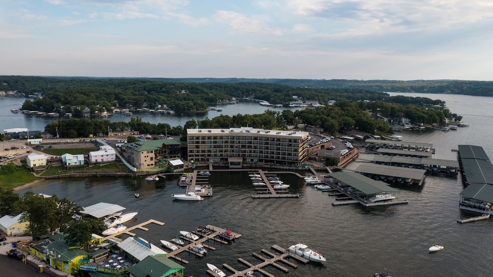 Camden On the Lake Resort Spa Yacht Club 61/68
