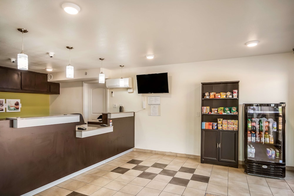 Lobby at Studio6 Huntsville, TX, HUNTSVILLE - TX