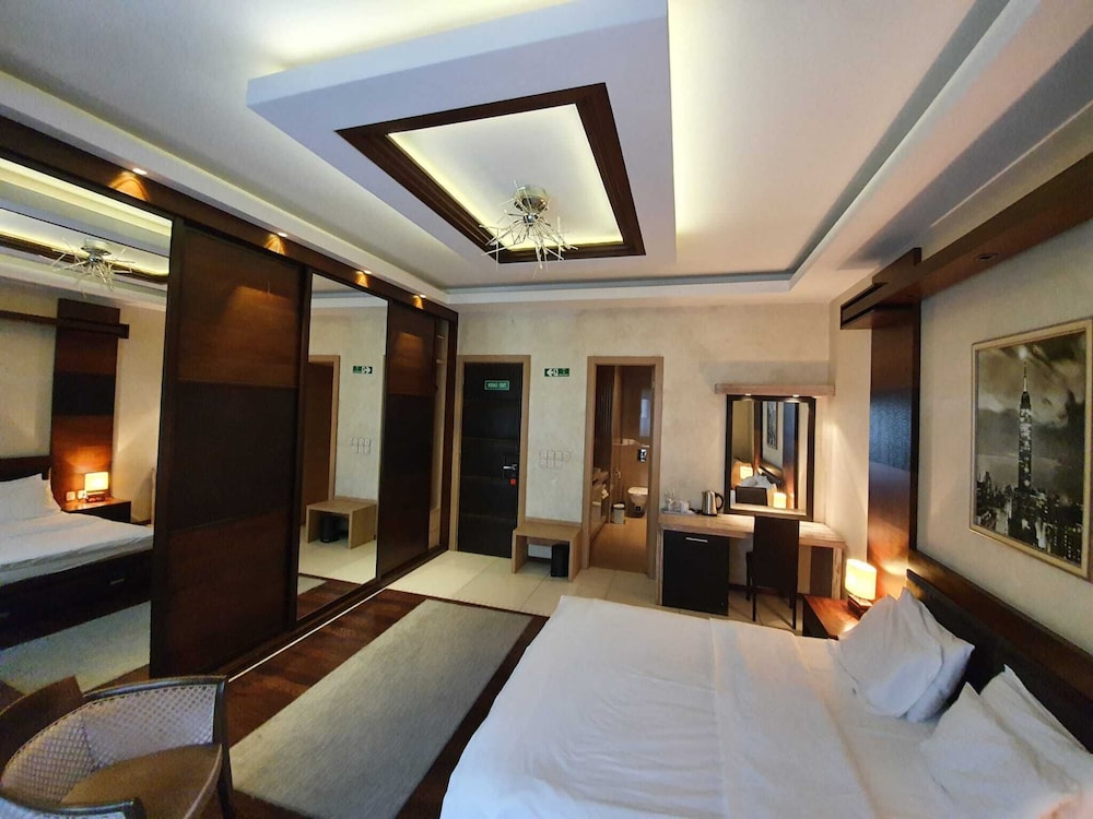 Privilege Suites By Central Park 29/69