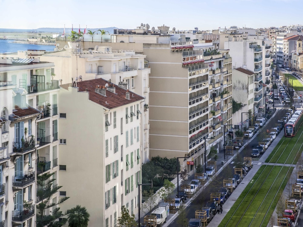 IBIS BUDGET NICE CALIFORNIE LENVAL 7/78