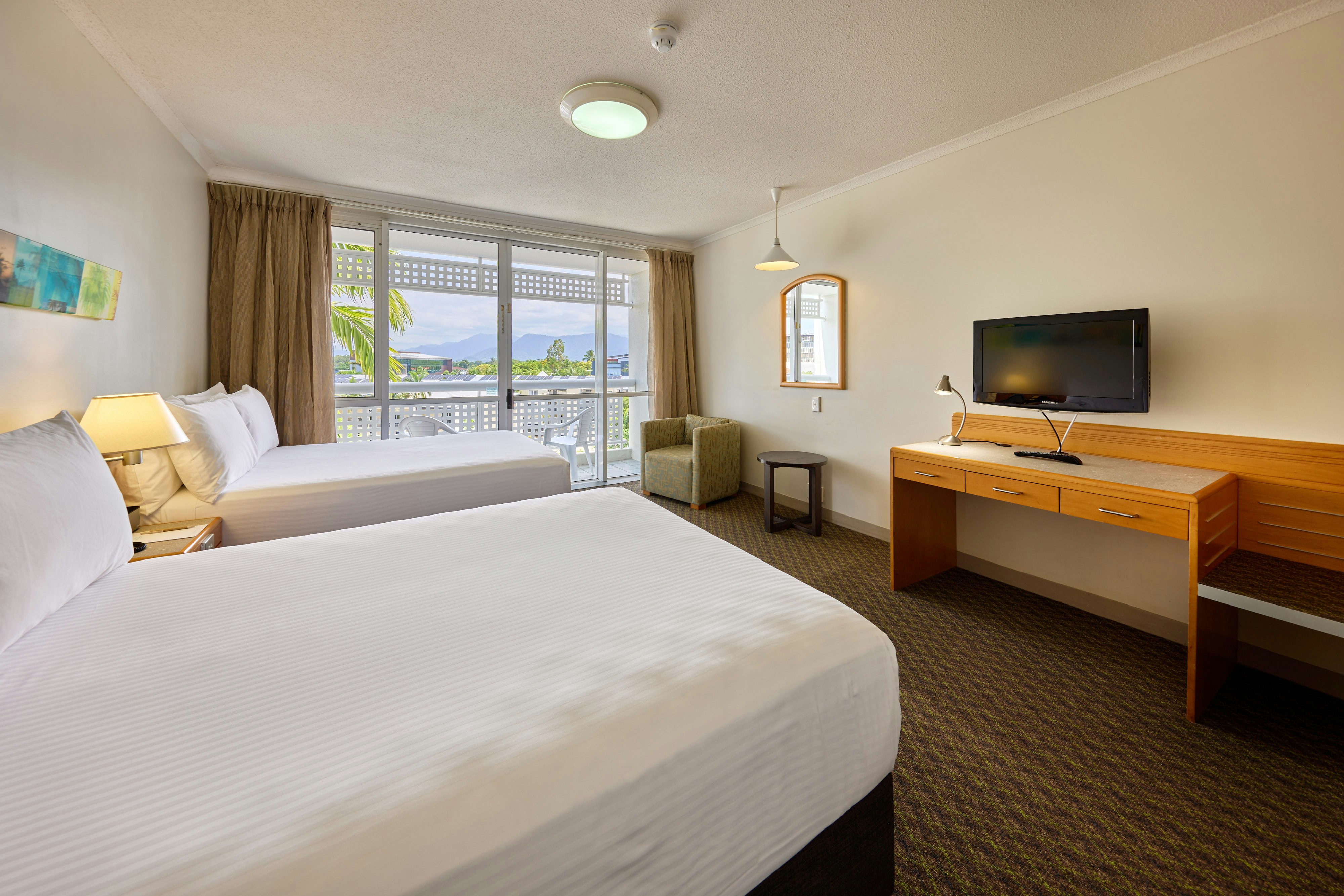 Cairns Harbourside Hotel 11/60