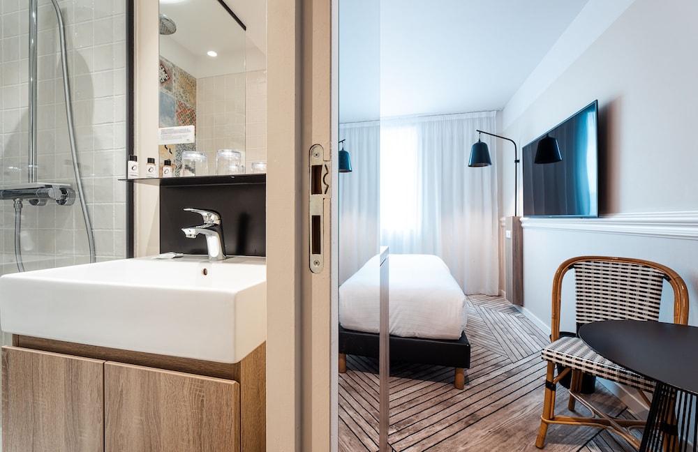 The Originals Boutique, Hotel Maison Montmartre Paris Les Puces 47/48