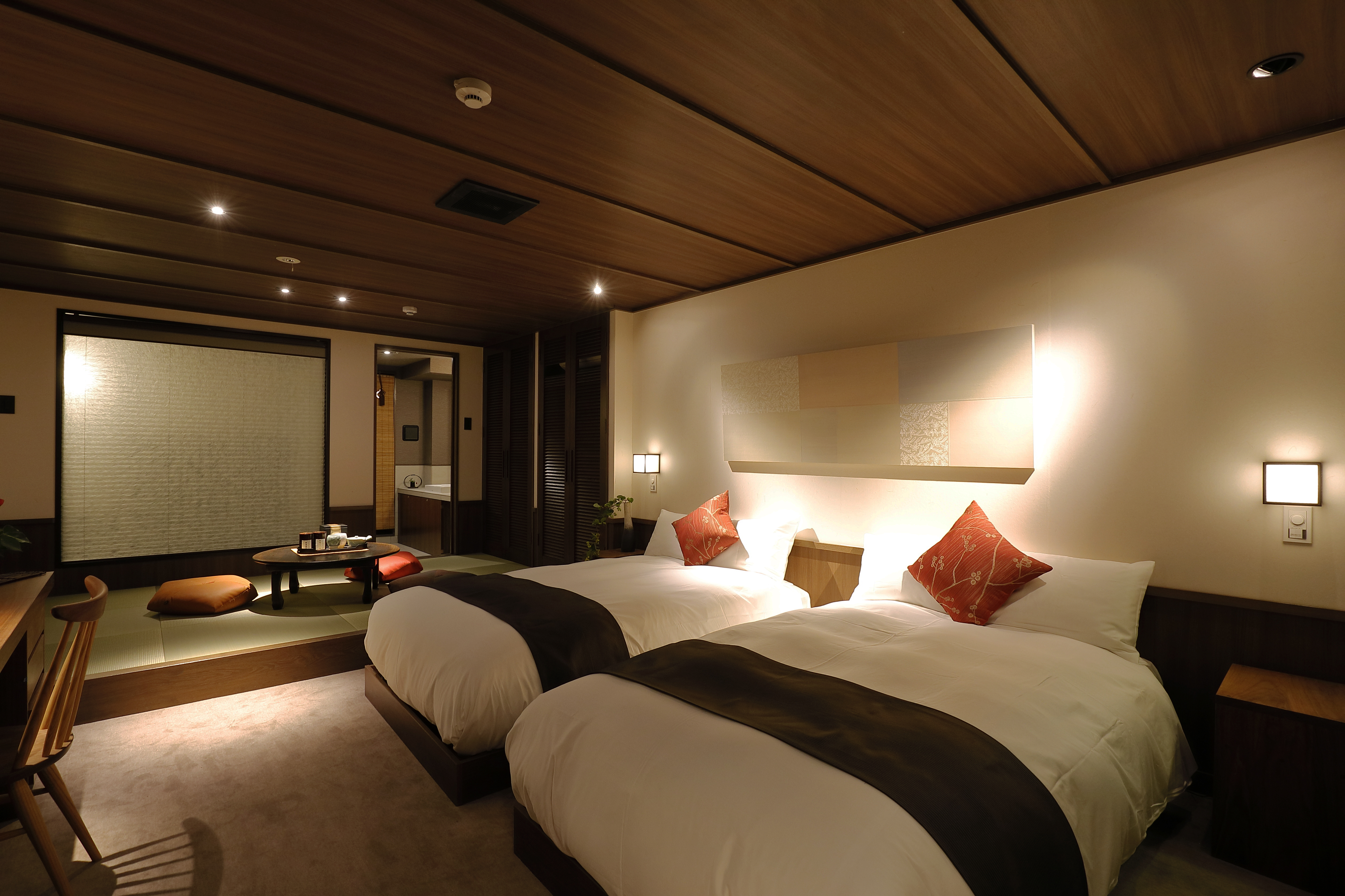 DELUXE, TWIN BEDS