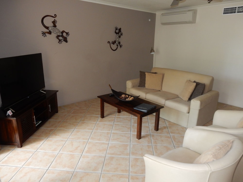 Coral Sands Beachfront Resort 39/59