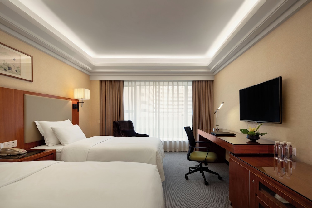 Superior, Twin Beds, City View