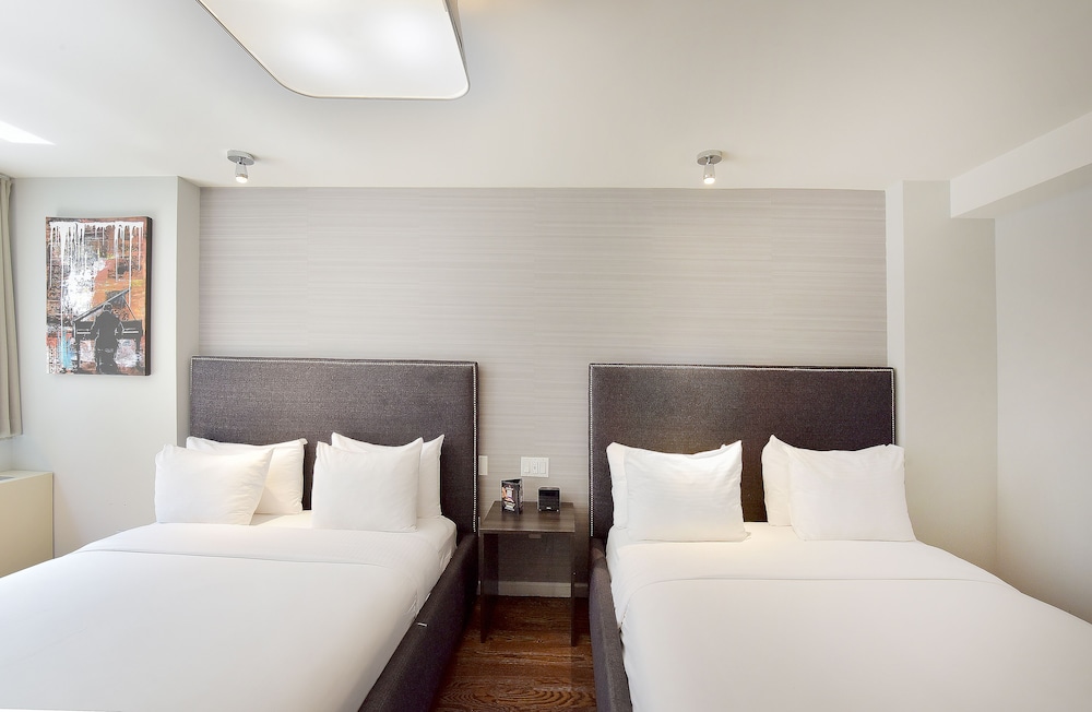Hotel 32 32 37/78