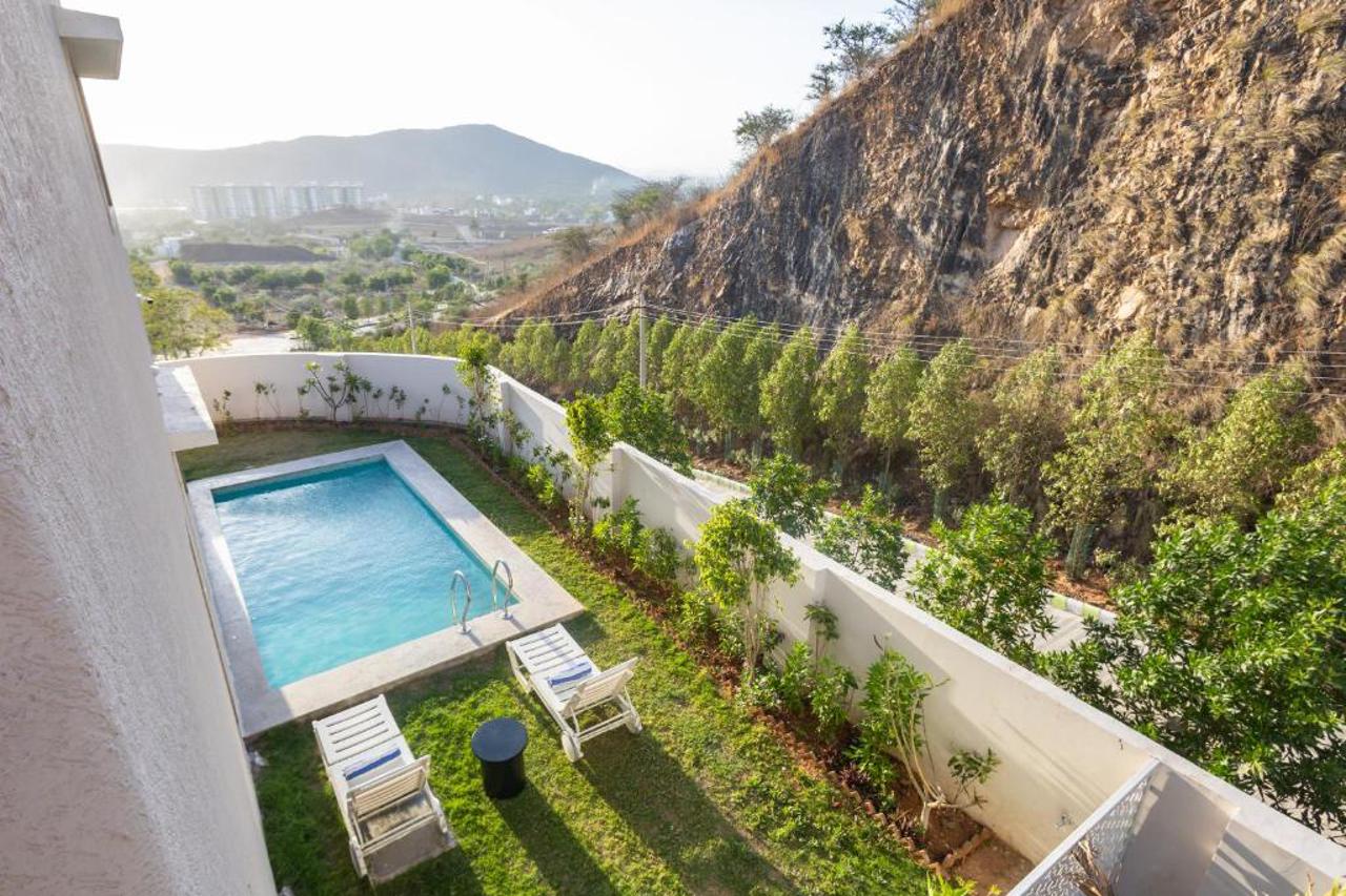 ELIVAAS Shourya Viola 3 BHK Villa with Pvt Pool & Garden 13/19