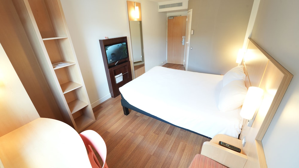 Ibis Vitre Centre 13/63
