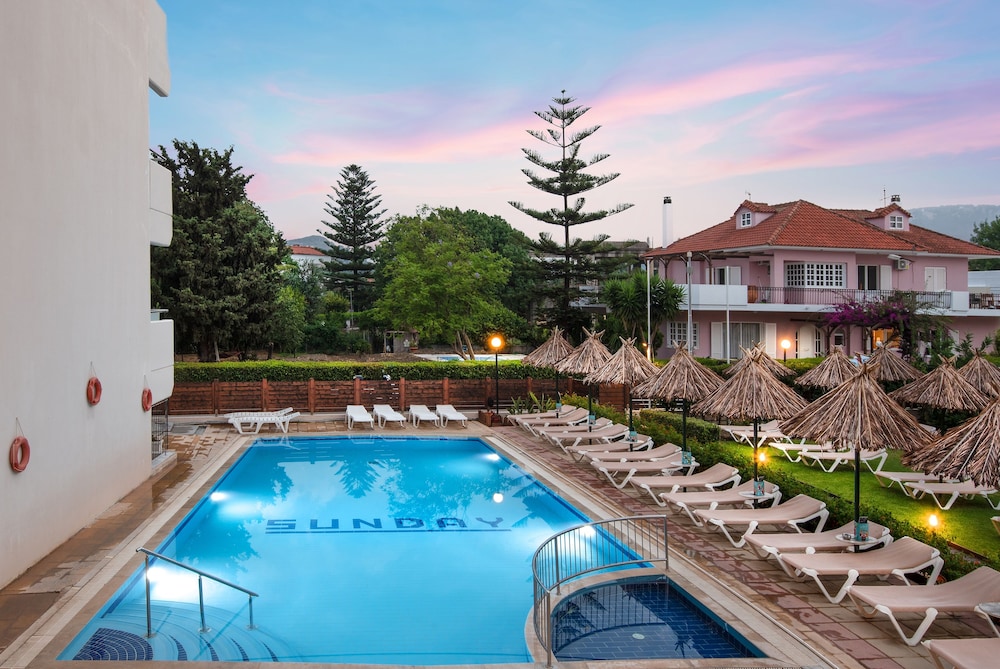 Sunday Hotel in IALYSSOS