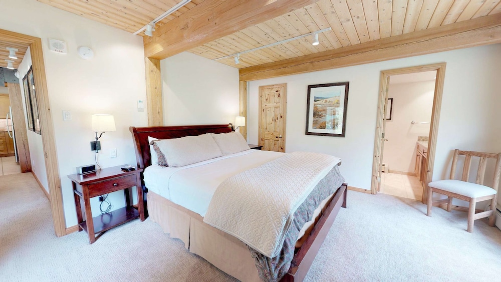 Top of the Village - Destination Hotels & Resorts 15/56