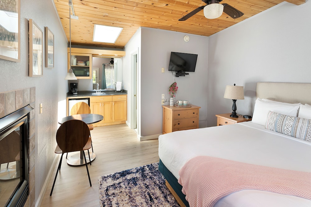 Inn at Haystack Rock 28/71