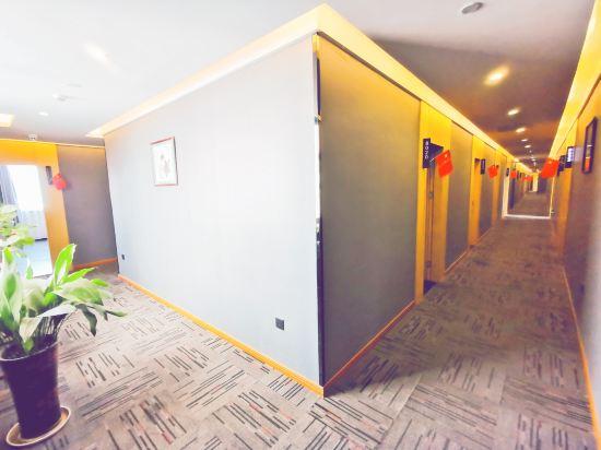 U Plus Hotel (Danyang Railway Station Glasses City) 3/14