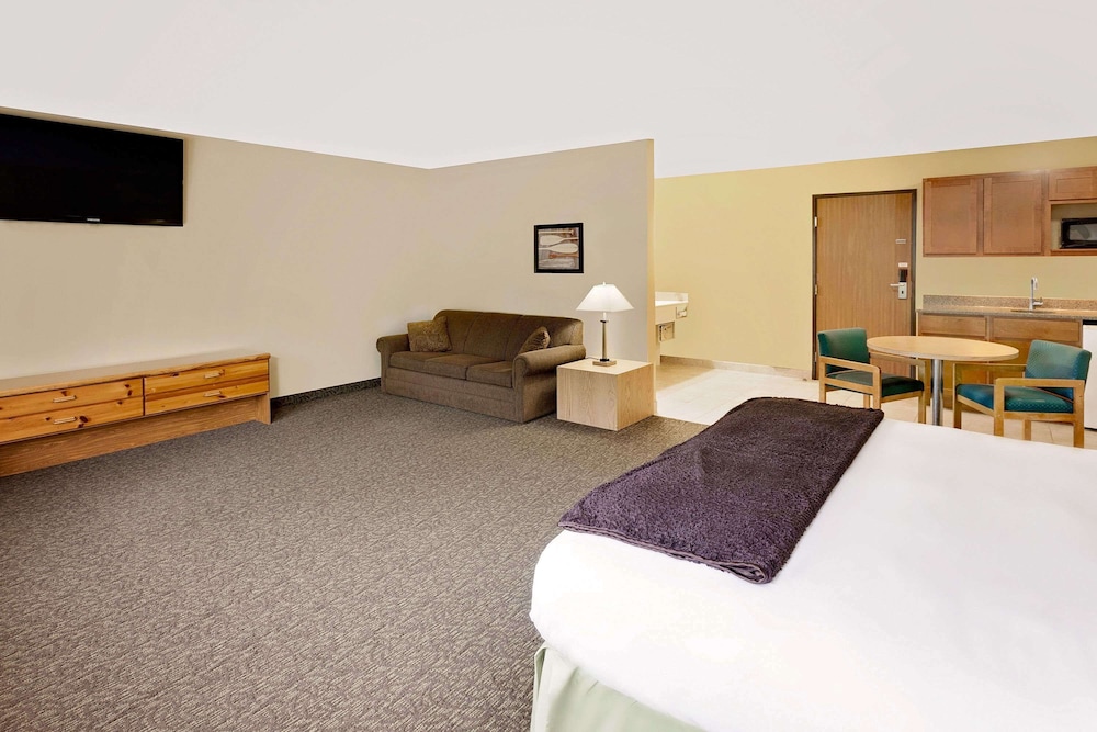 Days Inn By Wyndham Cadillac 9/39