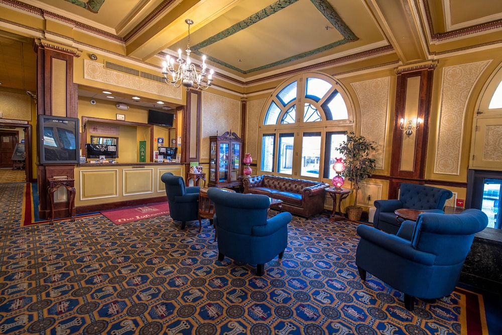 The Lafayette A grand Riverboat Era Hotel 42/77