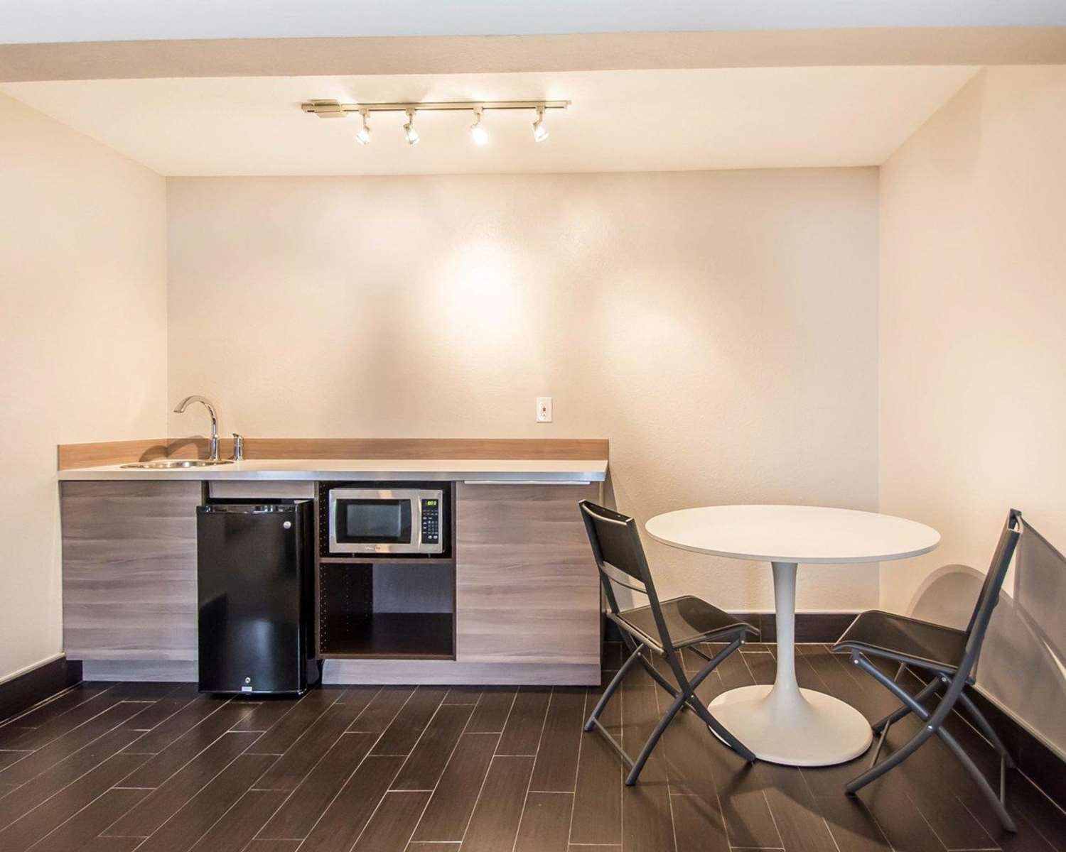 Quality Inn Suites By the Parks 29/30