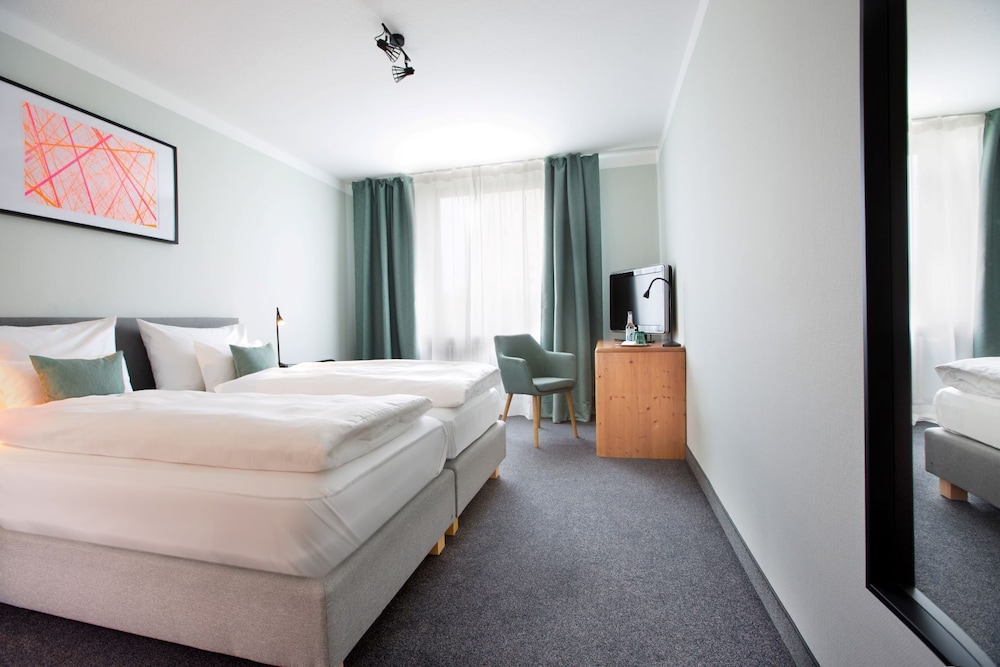 Hotel Rotkreuzplatz 8/50