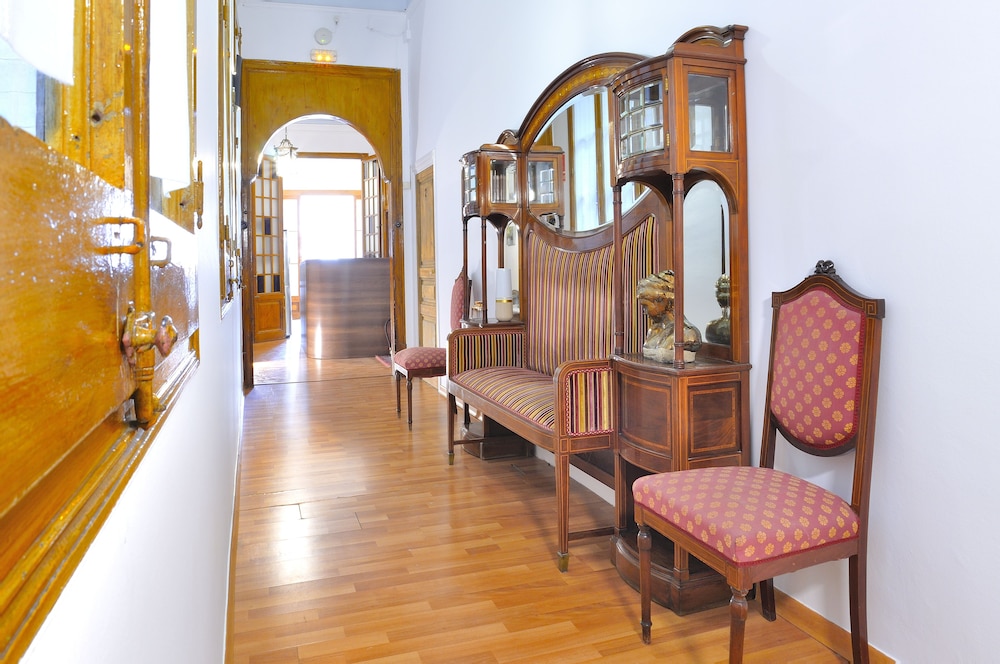Hostal Girona 37/50