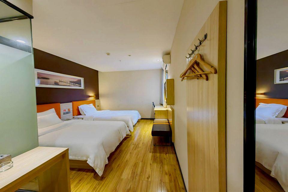 Boutique, Twin Beds