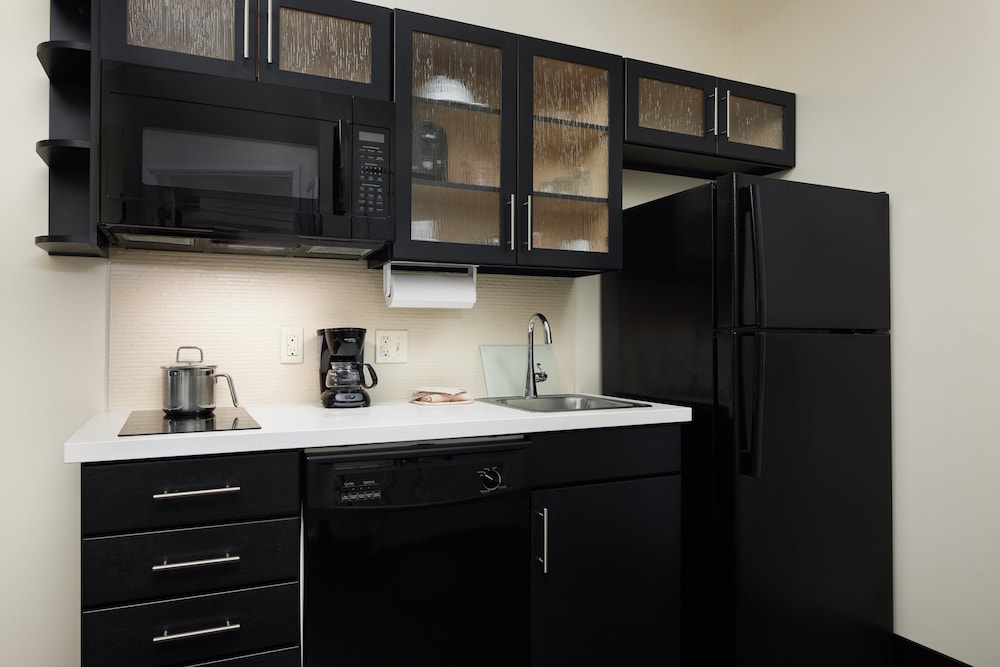 CANDLEWOOD SUITES VALDOSTA MALL 8/37
