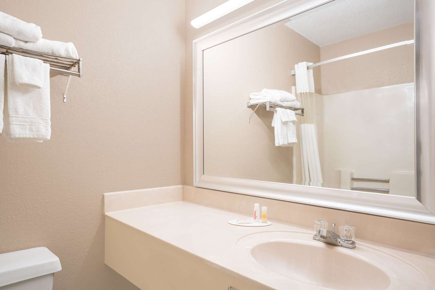 Days Inn by Wyndham Mankato 7/8