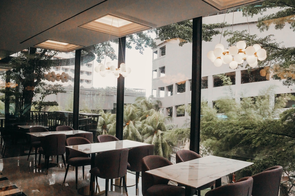 Grand Eska Hotel & Suites 36/38
