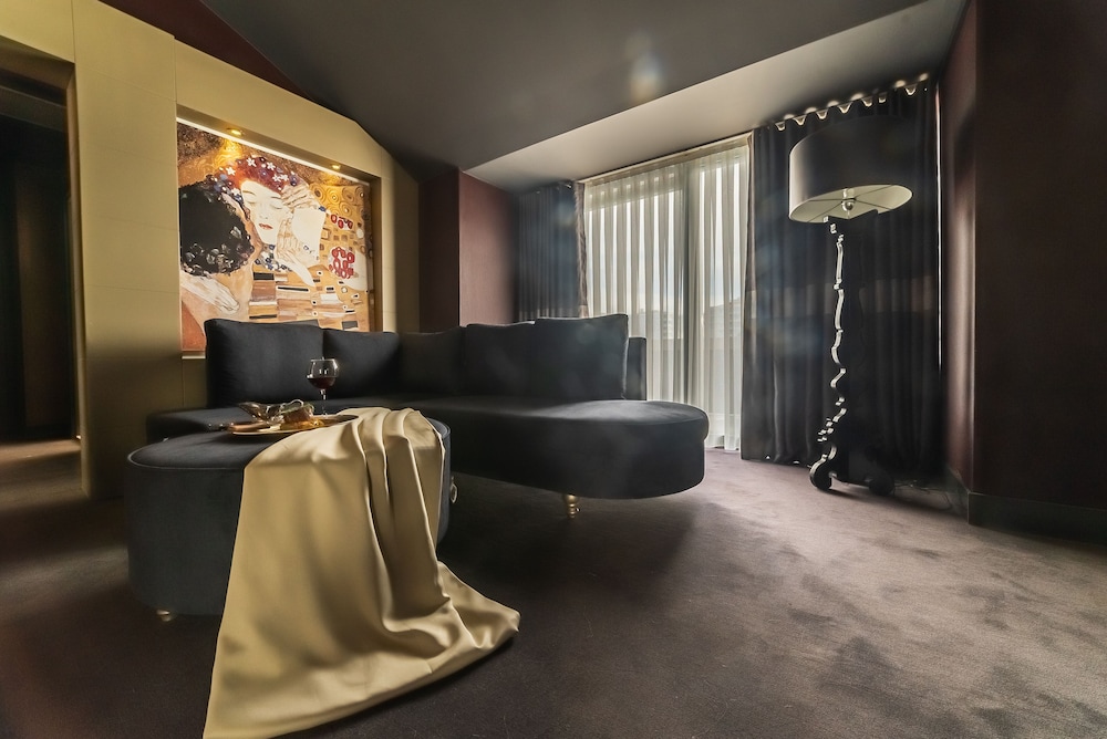 ATIK HOTEL 5/73
