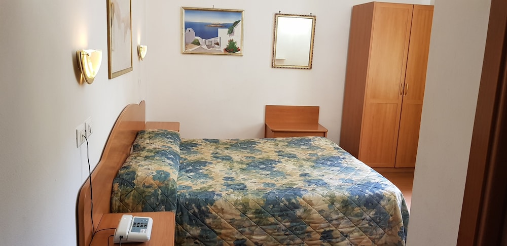 Tirreno Hotel 23/70