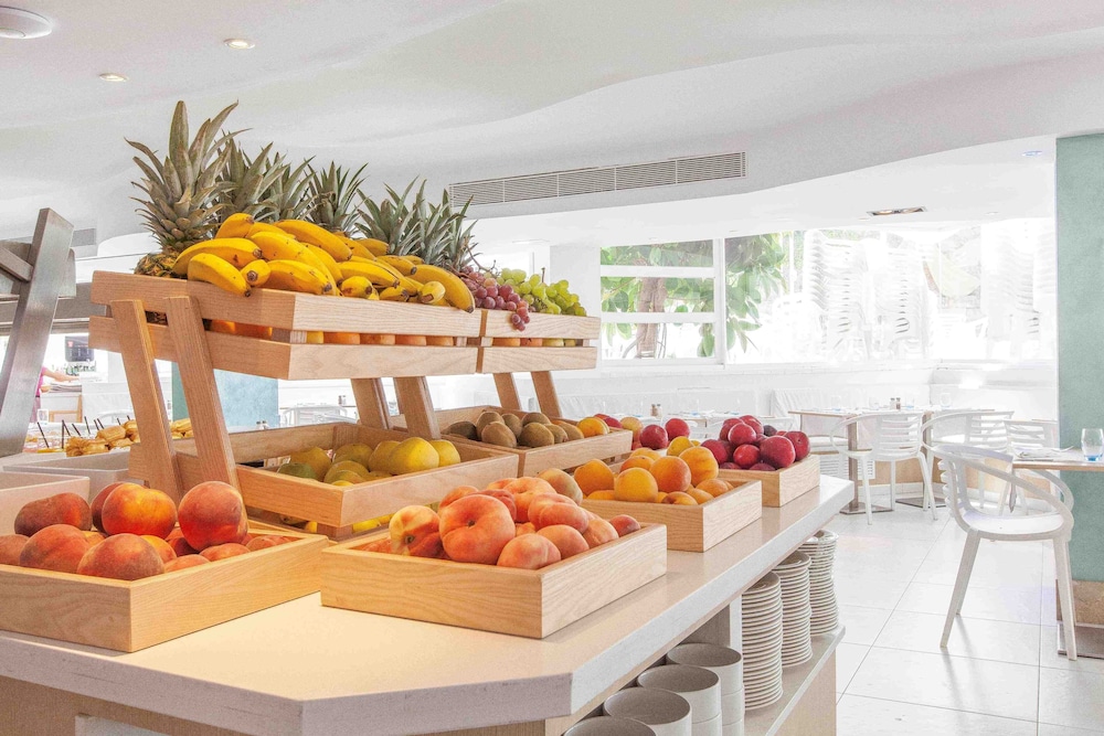 Fergus Style Cala Blanca Suites 30/37