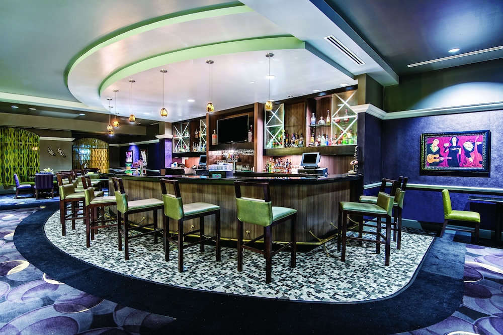 La Quinta Inn & Suites by Wyndham San Antonio Riverwalk 37/53