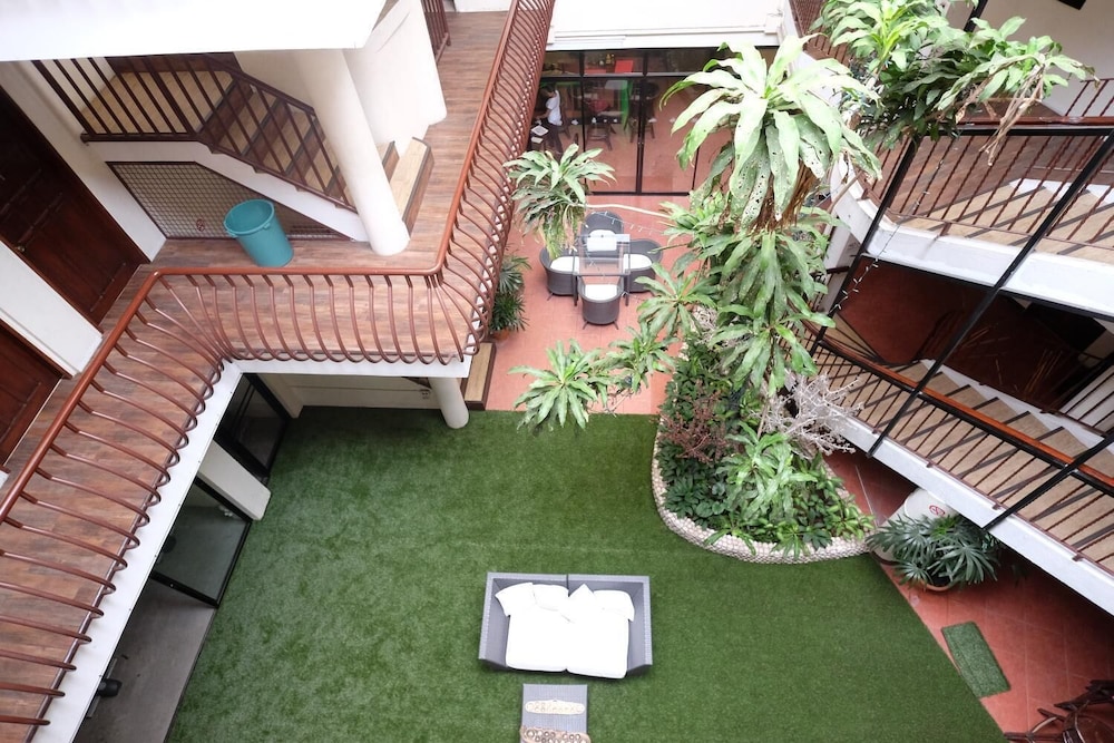 Kiwi Hotel 44/50