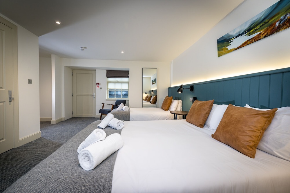 The Loch Ness Inn 9/45