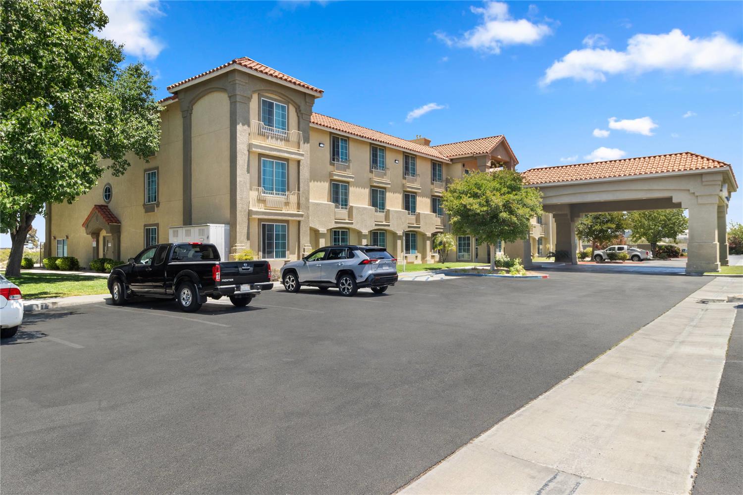 Comfort Inn & Suites Lancaster Antelope Valley 36/40
