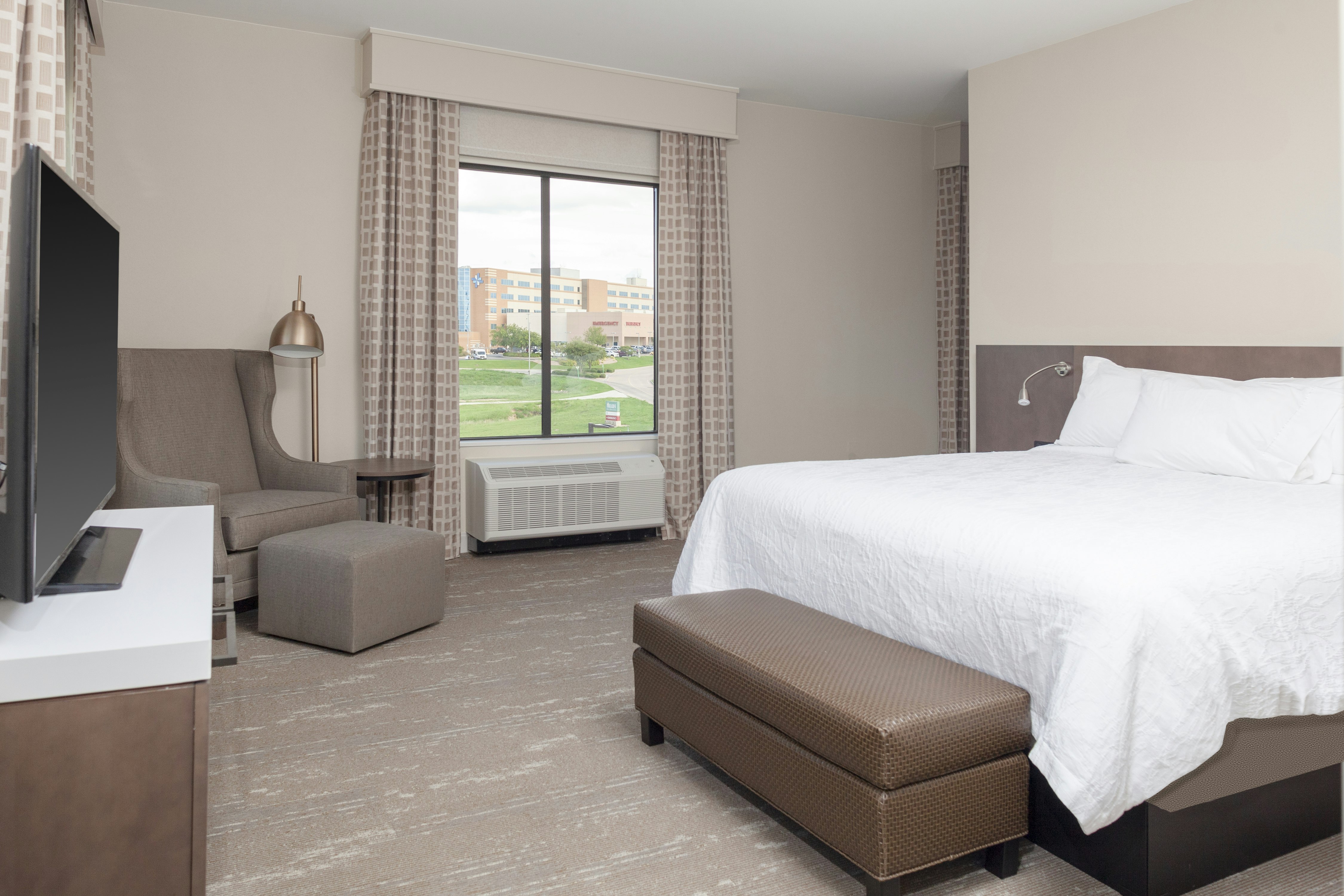 JUNIOR SUITE, KING BED, ACCESSIBLE