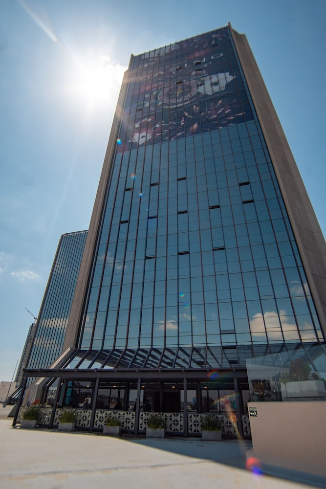 Grand Hotel Tijuana 4/77