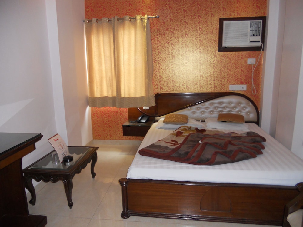 Hotel Amax Inn 12/39