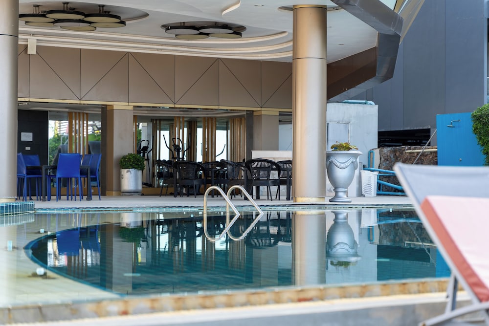 Rodina Beach Hotel 40/74