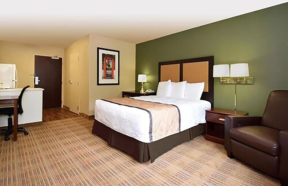 ROOM, QUEEN BED, ACCESSIBLE