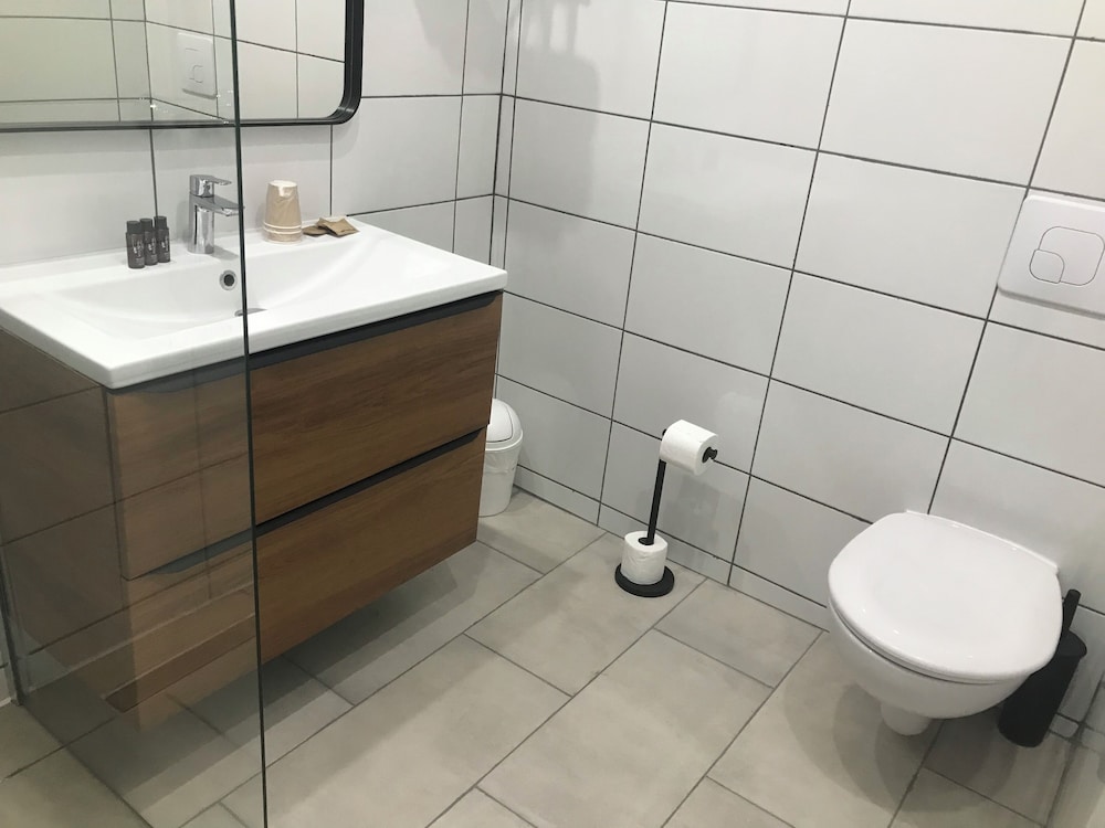 غرفة كلاسيكية رباعية بسرير مزدوج وسريرين منفصلين، Morand Hotel 5/6