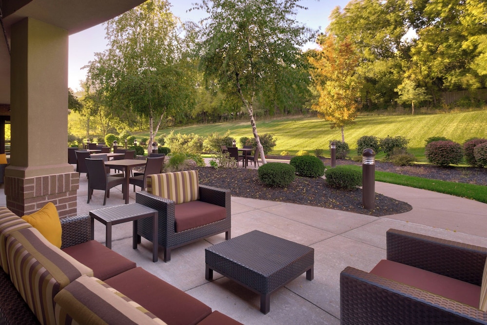 Courtyard by Marriott Kansas City Shawnee 67/71