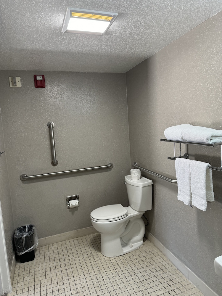 Motel6 Bradenton, FL 60/63