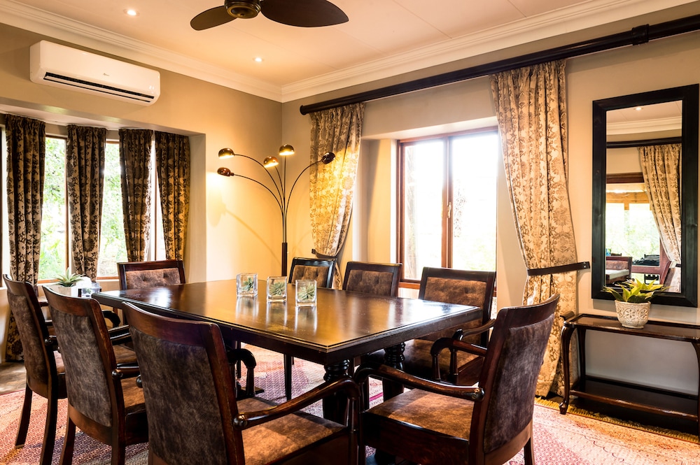 The Hilton Bush Lodge 25/45