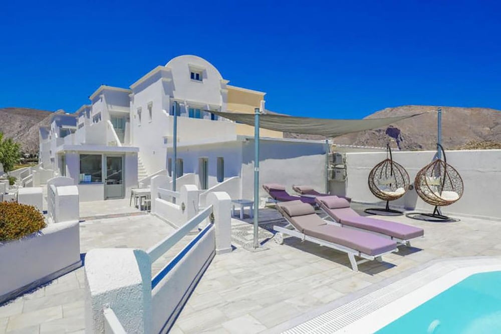 Sea La Vie Beachfront Suites 40/42