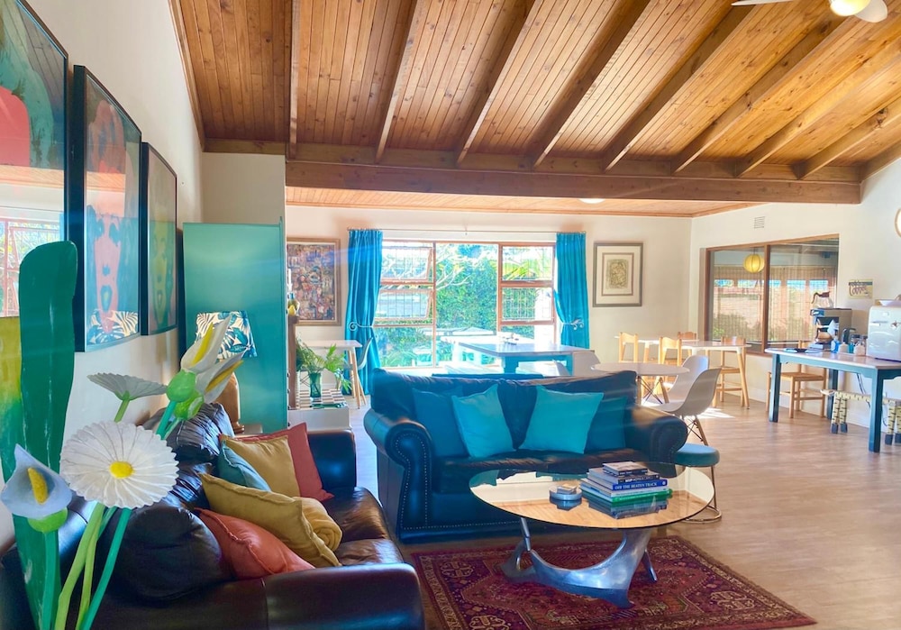 Dolphin Circle Bed and Breakfast 31/50