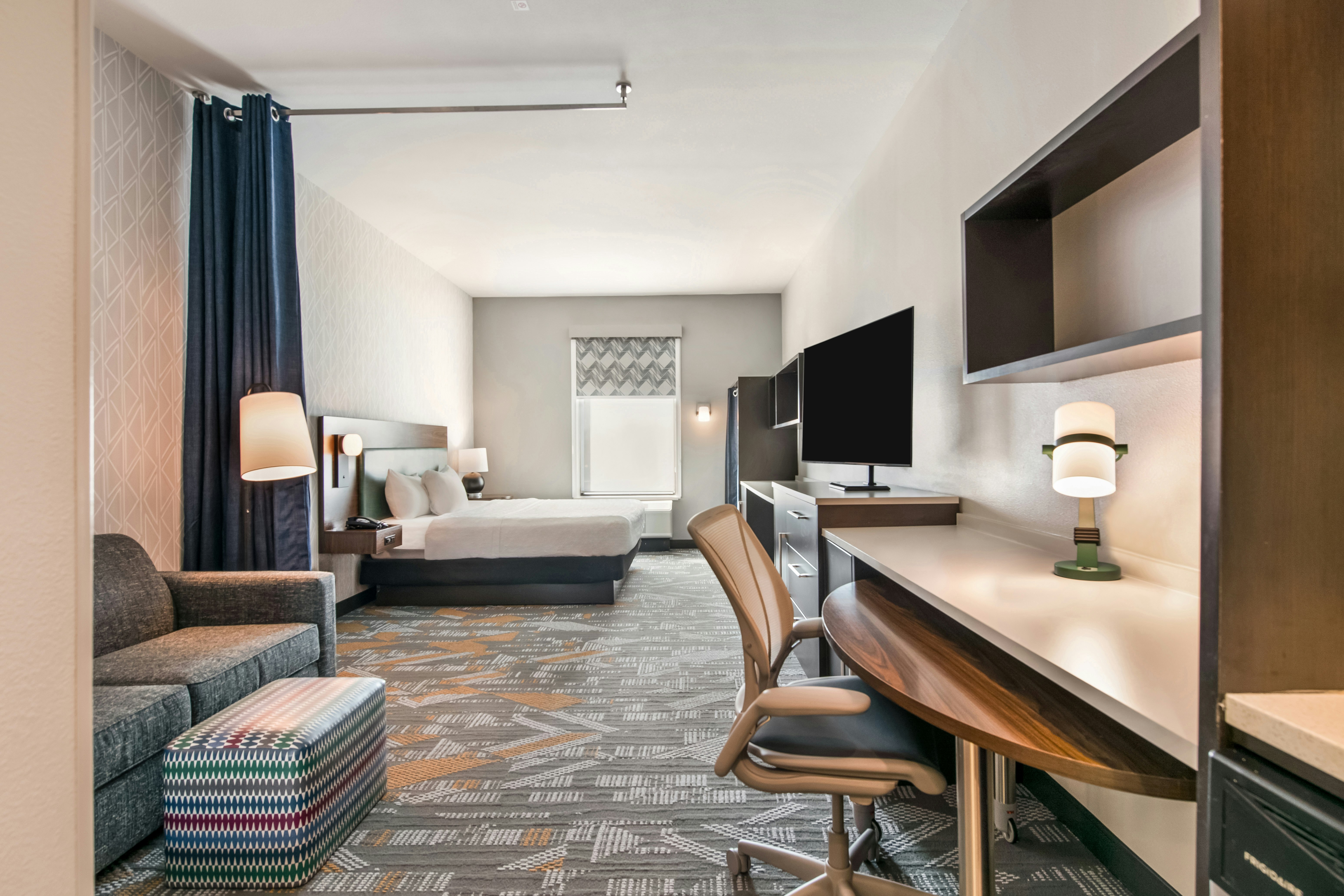 STUDIO, SUITE, KING BED