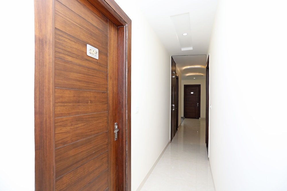 Oyo 9275 Hotel Royal Inn 13/17
