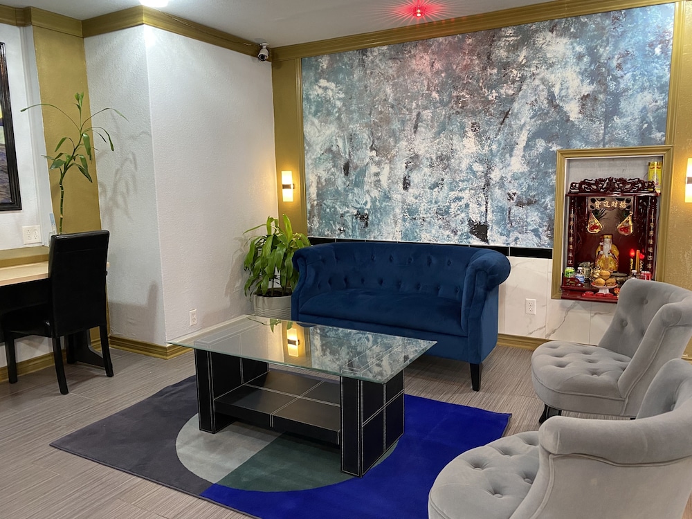 R Nite Star Inn & Suite 46/65