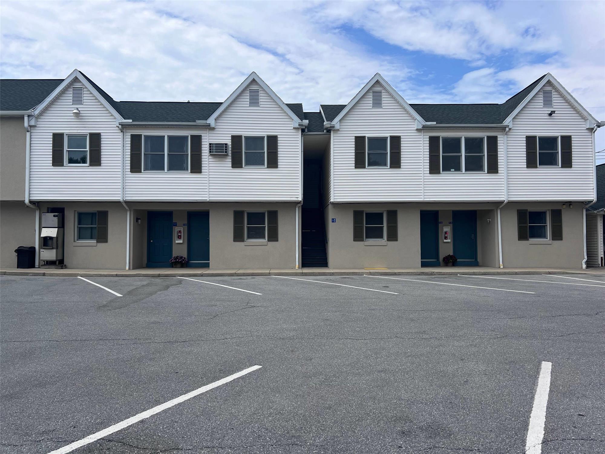 Rodeway Inn and Suites Hershey Chocolate Avenue 2/17