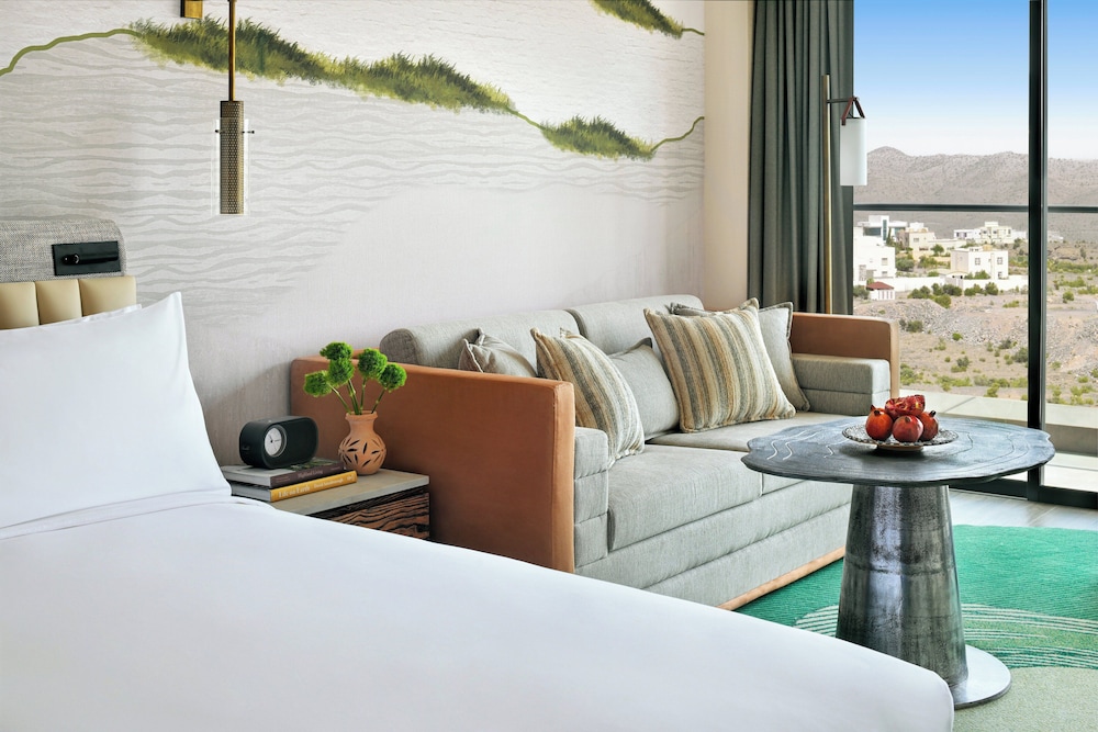 Standard, King Bed, City View
